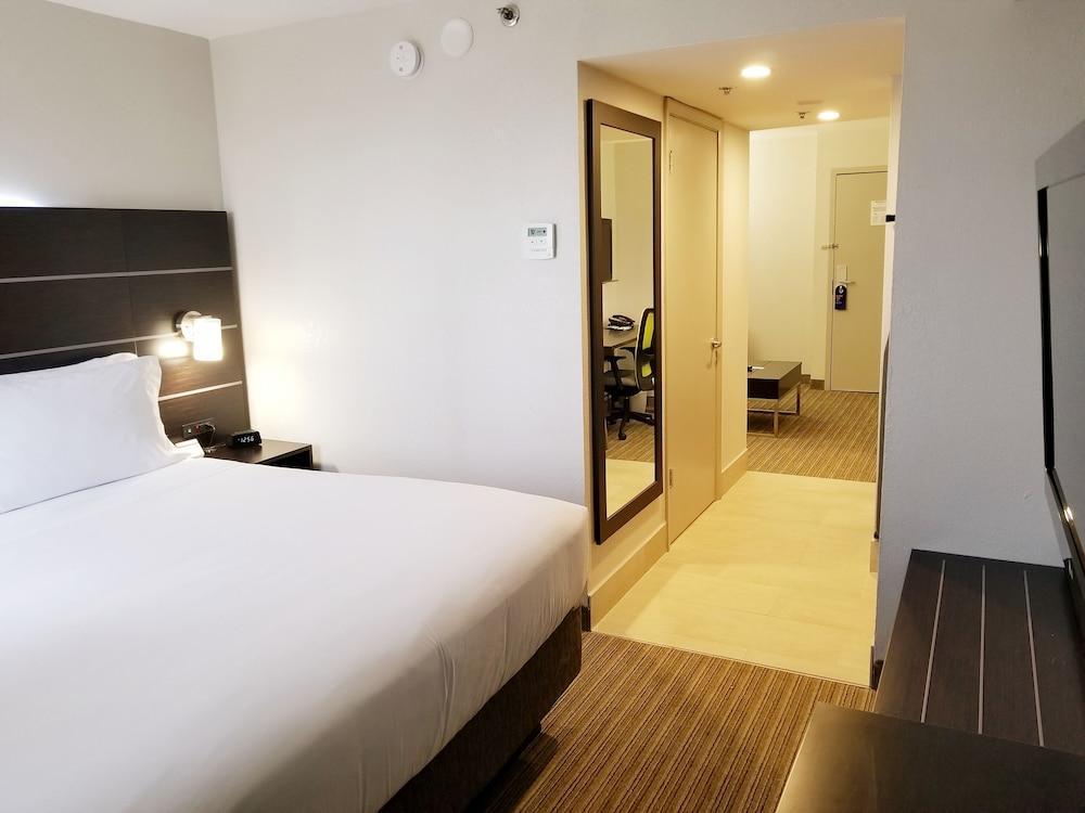 Holiday Inn Express Hotel & Suites Miami - Hialeah By Ihg Екстер'єр фото