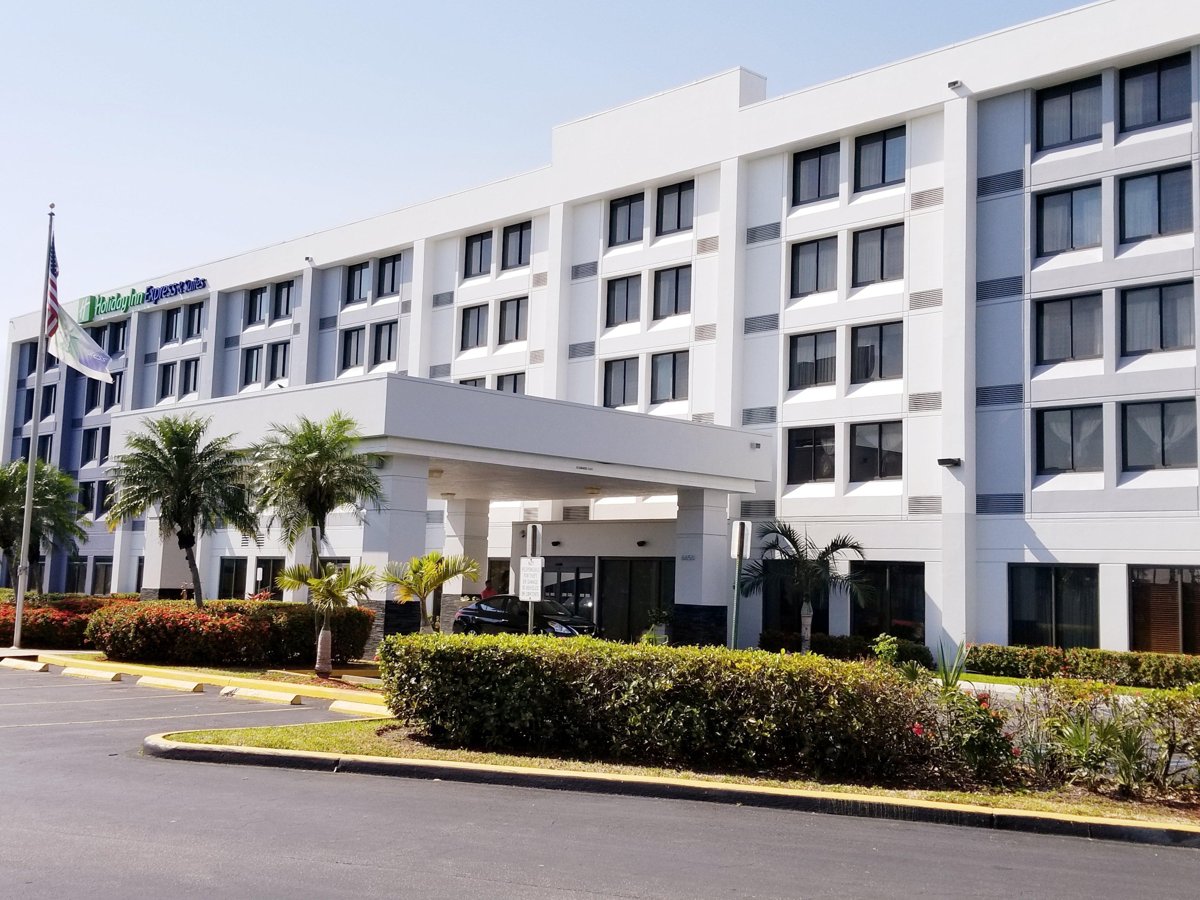 Holiday Inn Express Hotel & Suites Miami - Hialeah By Ihg Екстер'єр фото