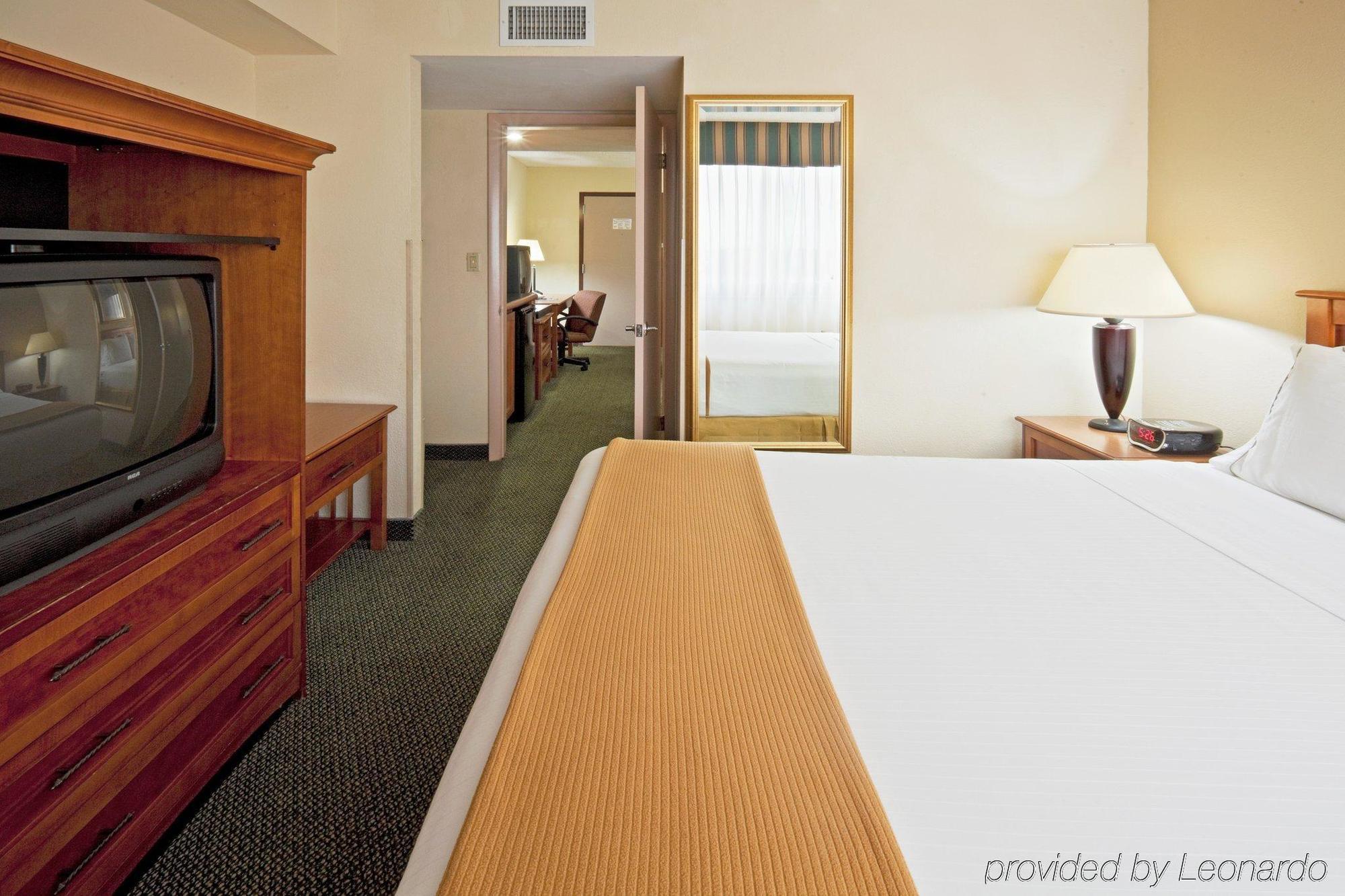 Holiday Inn Express Hotel & Suites Miami - Hialeah By Ihg Екстер'єр фото