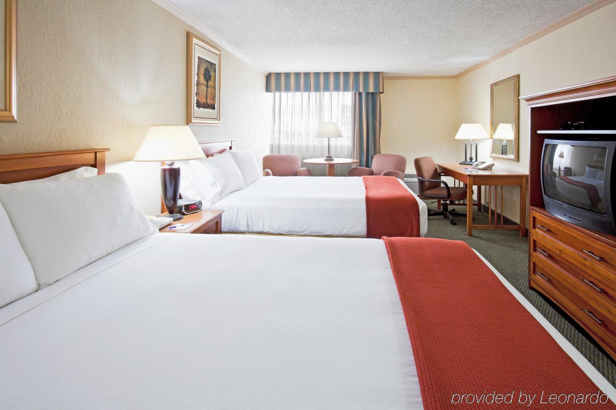 Holiday Inn Express Hotel & Suites Miami - Hialeah By Ihg Екстер'єр фото