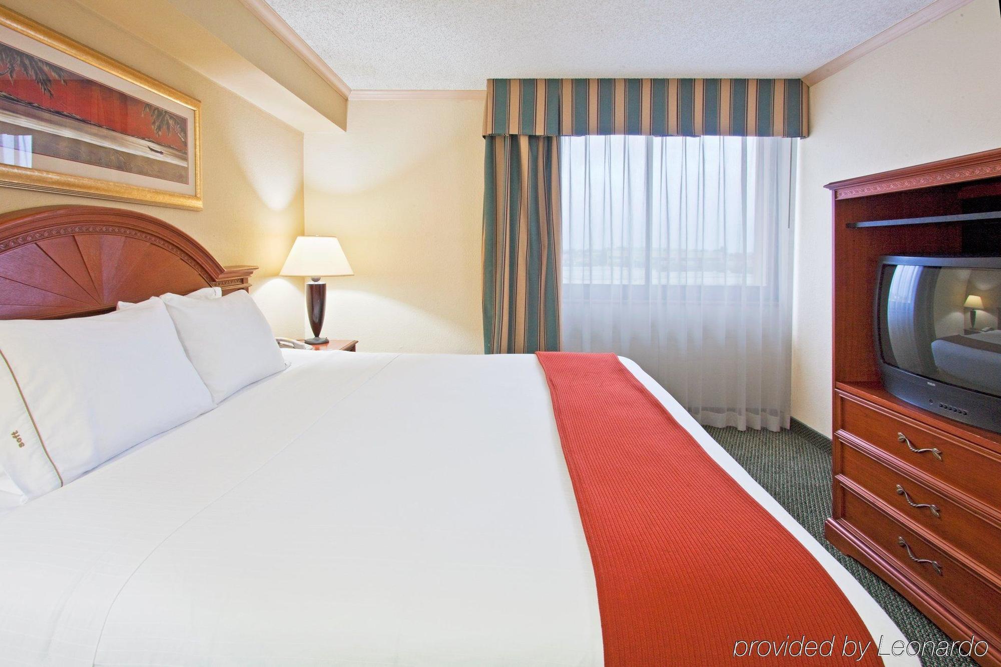 Holiday Inn Express Hotel & Suites Miami - Hialeah By Ihg Екстер'єр фото