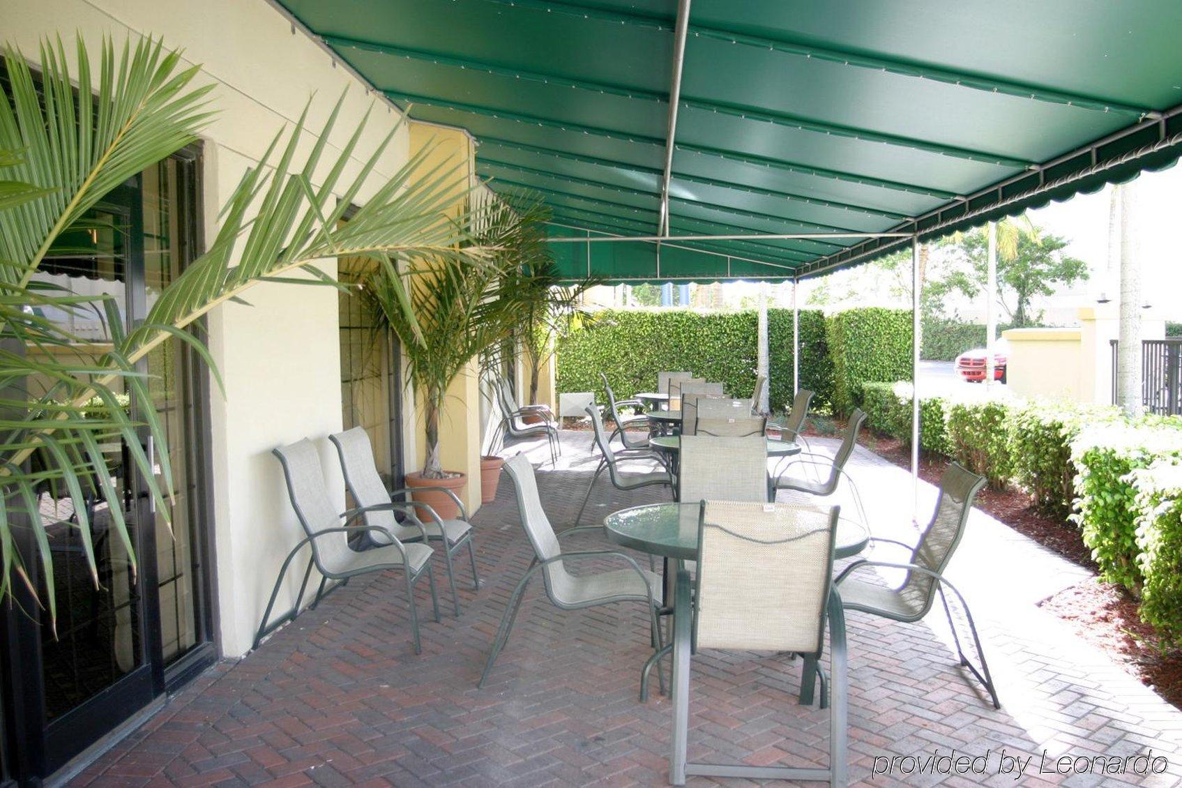 Holiday Inn Express Hotel & Suites Miami - Hialeah By Ihg Екстер'єр фото