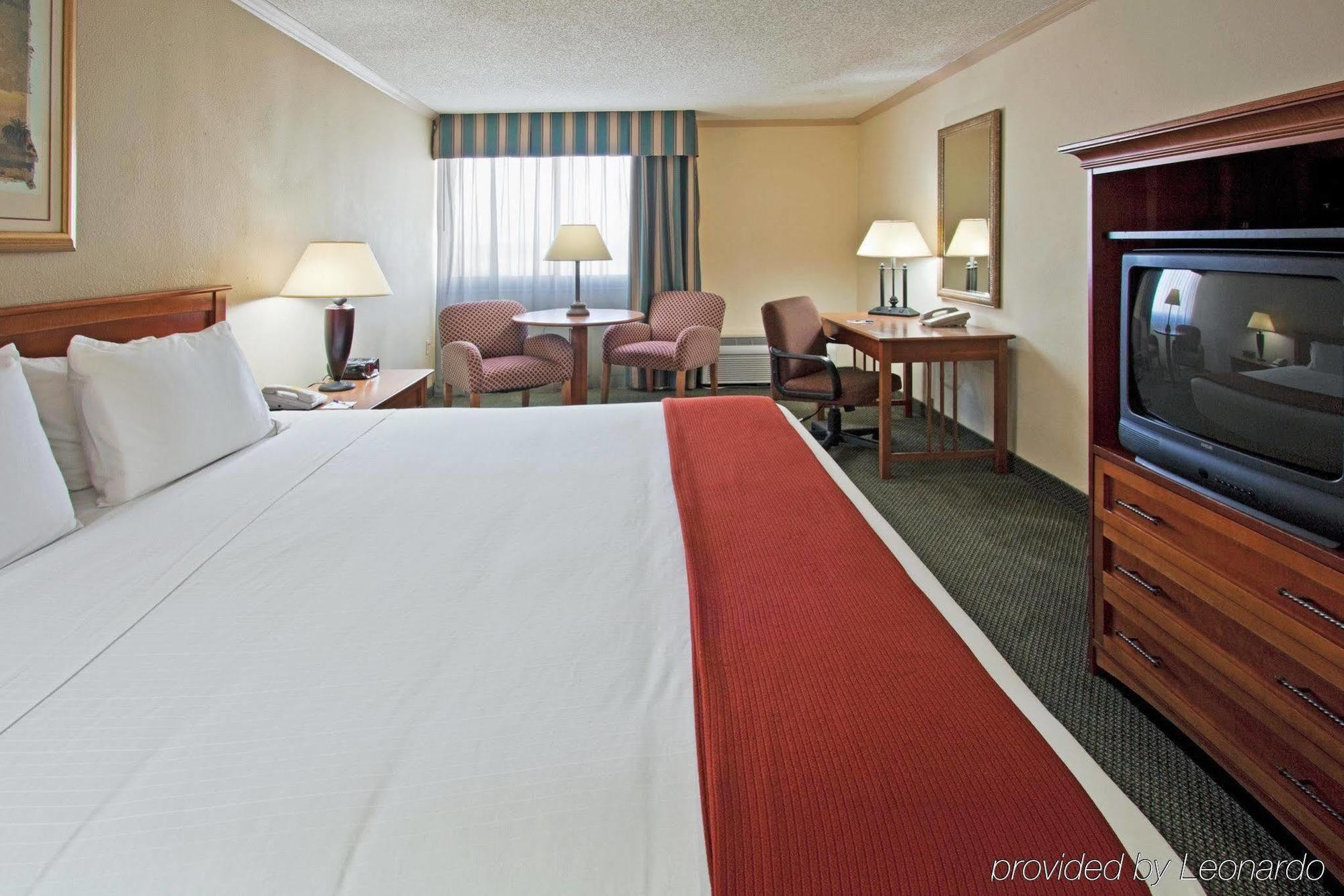 Holiday Inn Express Hotel & Suites Miami - Hialeah By Ihg Екстер'єр фото