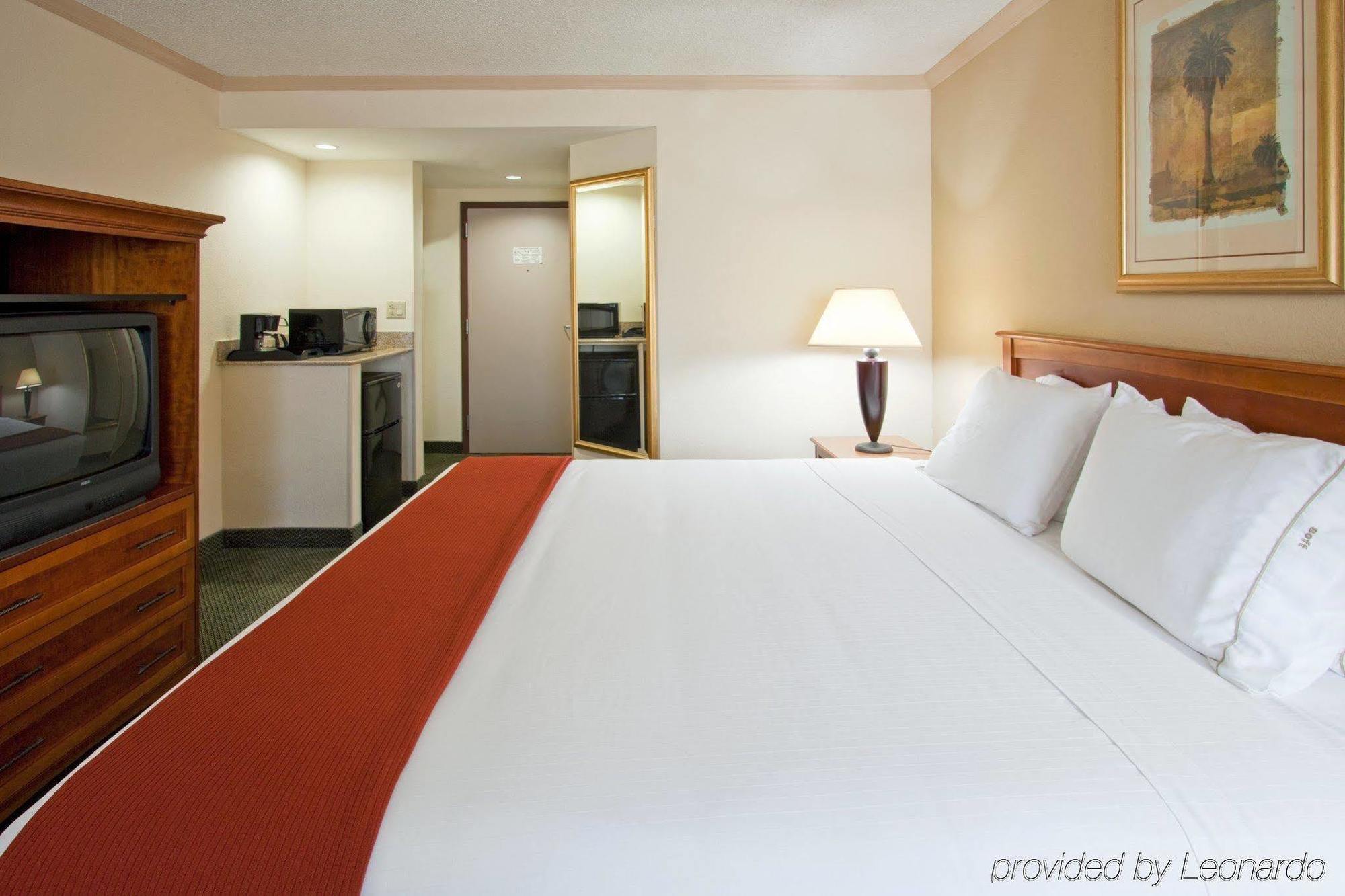 Holiday Inn Express Hotel & Suites Miami - Hialeah By Ihg Екстер'єр фото