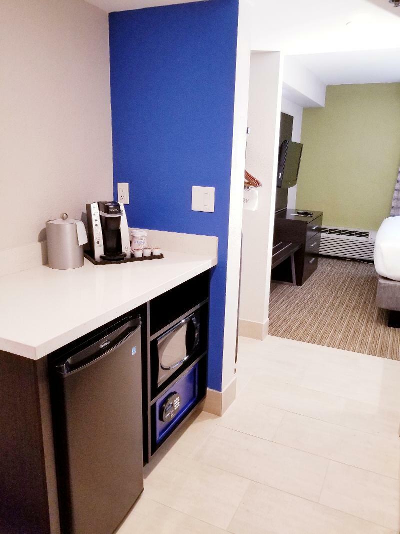 Holiday Inn Express Hotel & Suites Miami - Hialeah By Ihg Екстер'єр фото