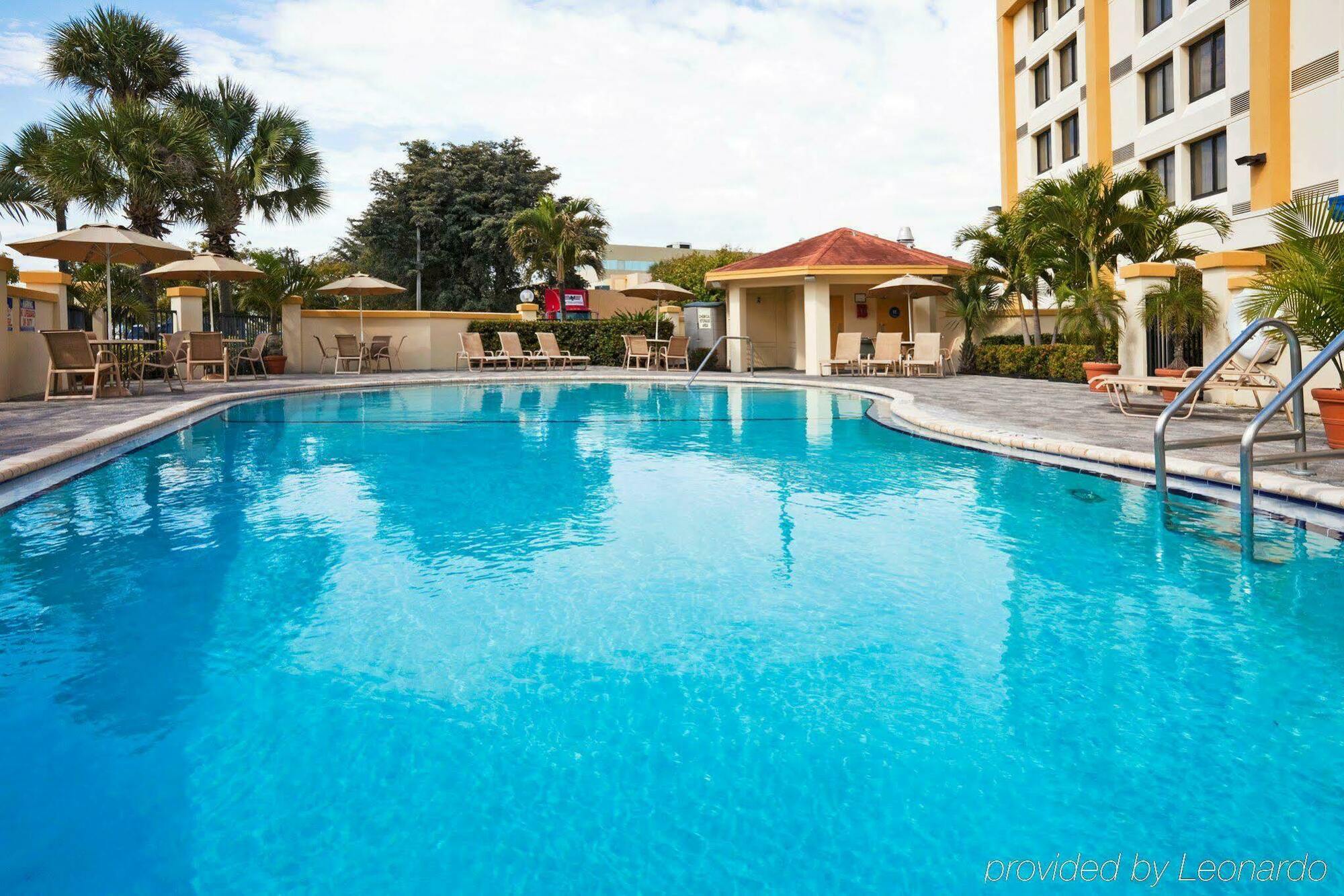 Holiday Inn Express Hotel & Suites Miami - Hialeah By Ihg Екстер'єр фото